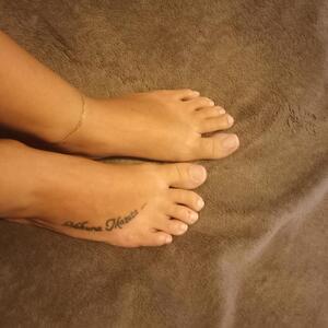 _lovefeetforyou_ MYM