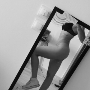 _nia MYM