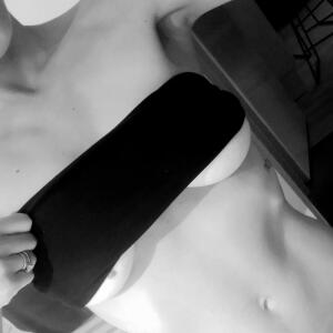 _nia MYM